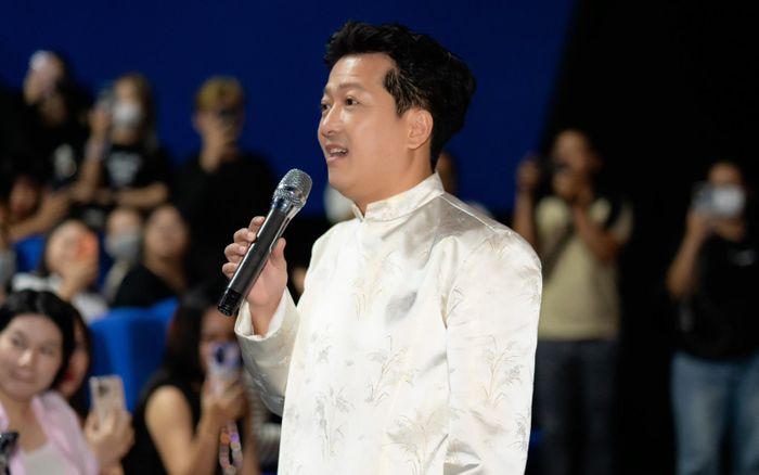 Trường Giang được khán giả tặng 10 cây vàng