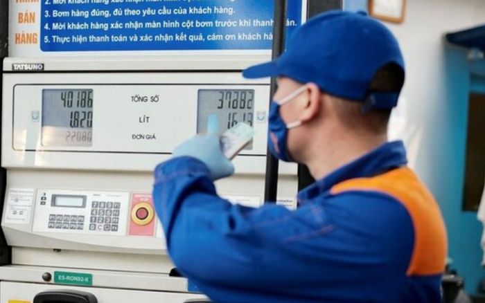 Giá xăng dầu hôm nay 22/2: Quay đầu tăng trở lại