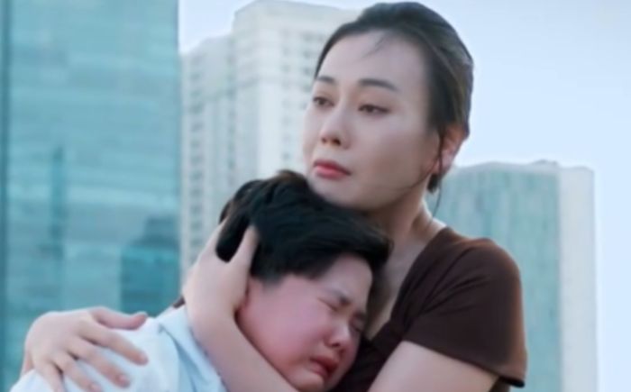 'Con trai' Phương Oanh nói về khoảnh khắc bật khóc, biểu cảm đáng yêu gây sốt mạng xã hội