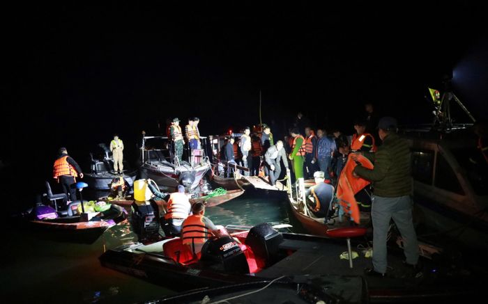 Vụ chìm tàu ở hồ Thác Bà hôm mùng 5 Tết: Đã tìm thấy 6 thi thể nạn nhân