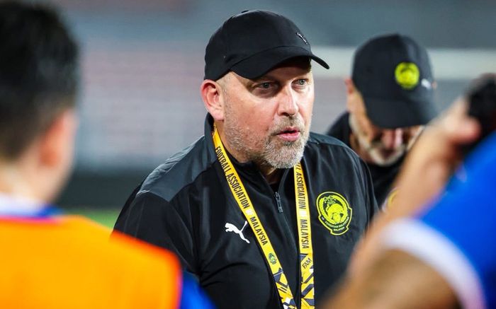 HLV tuyển Malaysia đòi có 7 cầu thủ nhập tịch đấu Việt Nam, AFC giải quyết