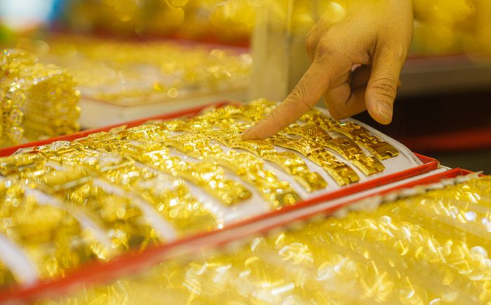 Tin tài chính hôm nay 23/2: Vàng bứt phá sát 185 triệu đồng/lượng, USD chợ đen vọt mạnh