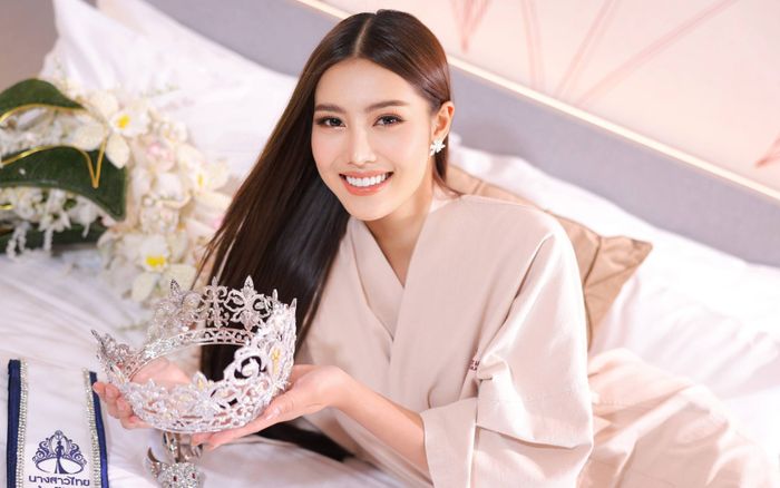 Trầm trồ trước nhan sắc của tân Hoa hậu Thái Lan sau đăng quang