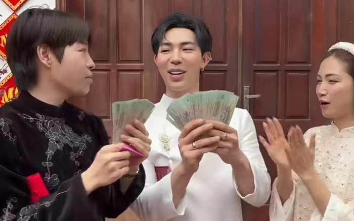 Choáng với số tiền Hòa Minzy lì xì Đức Phúc và Erik