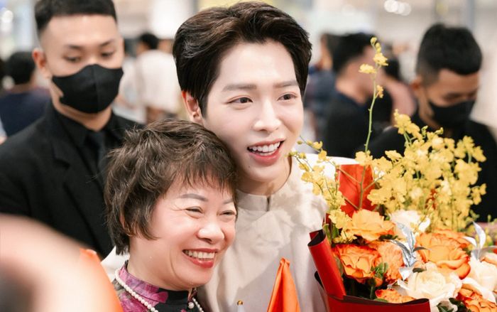 Đồng hồ 8 triệu của mẹ Đức Phúc