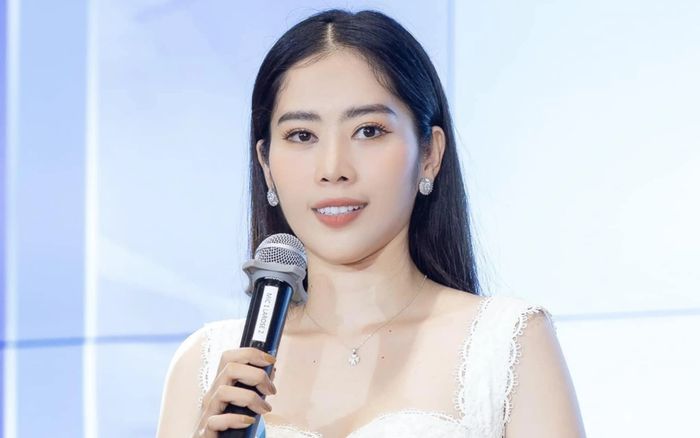 Nam Em thông báo 'xuất ngoại'