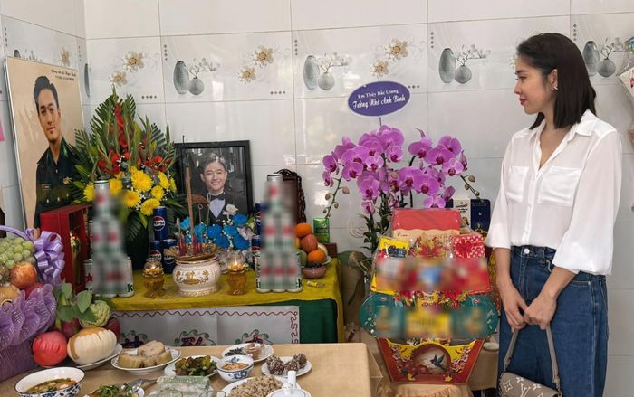 Lê Phương nhắn 10 chữ xúc động khi viếng Quý Bình
