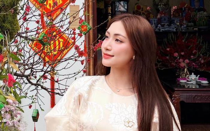 Đằng sau cảnh Hòa Minzy ăn Tết bên người đặc biệt