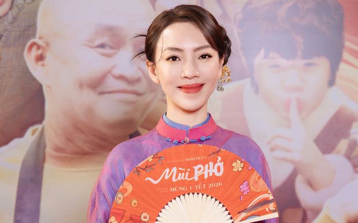 Thu Trang đăng đàn giữa đêm về Mùi Phở