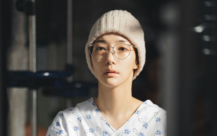 Nữ diễn viên hạng A ép cân còn 37kg vì vai diễn, chỉ uống rượu và nước