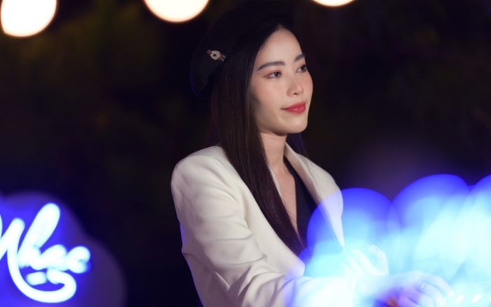 Nam Em chính thức vào top 10 sau ồn ào với tài xế taxi