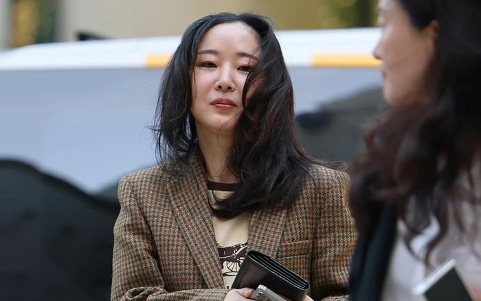 Cuộc chiến mới giữa Min Hee Jin và Dispatch