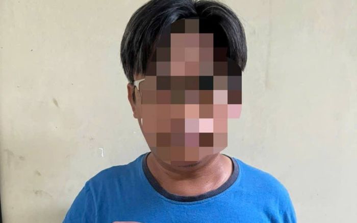 Trước siêu thị, hành vi đáng xấu hổ của 3 gã đàn ông bị Công an phát hiện