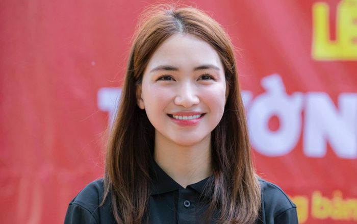 Hòa Minzy báo 'tin khẩn'