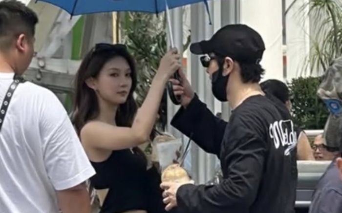 Huỳnh Hiểu Minh được bắt gặp hẹn hò với cô gái lạ mặt