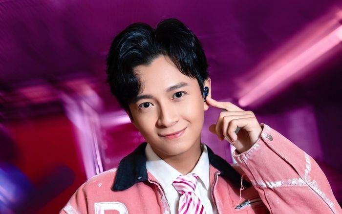 Xôn xao khoảnh khắc Ngô Kiến Huy thân thiết bên một hot girl, dân tình bàn tán