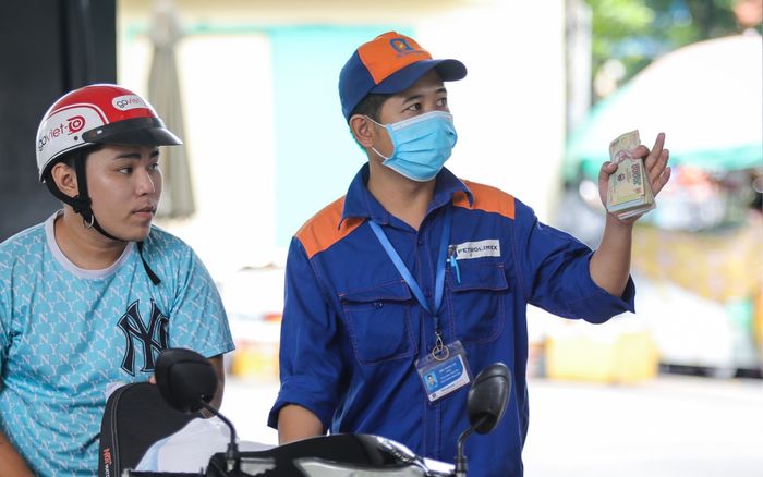 Giá xăng dầu hôm nay 26/2: Tăng nhẹ