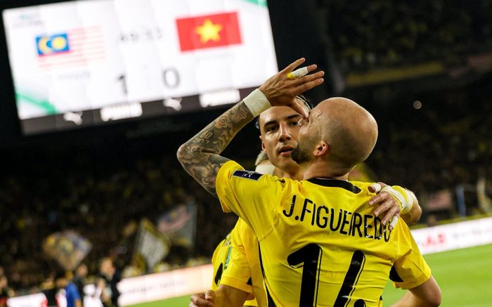 Xấu hổ với bóng đá Malaysia