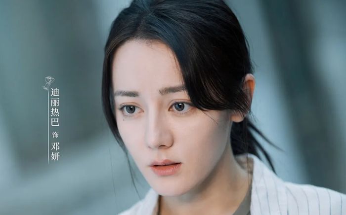 Địch Lệ Nhiệt Ba lại gây tranh cãi