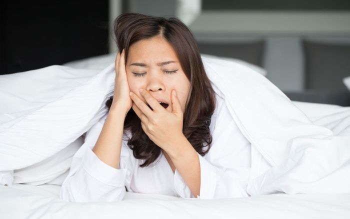 Vì sao nhiều người cảm thấy mệt vào buổi sáng dù ngủ đủ giấc?