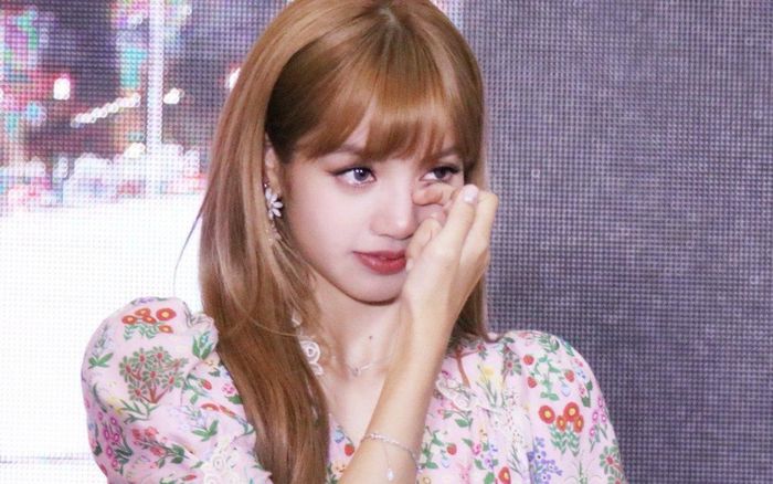 Lisa bị loại khỏi chiến dịch quảng bá của BLACKPINK