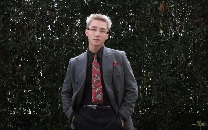 Sơn Tùng M-TP xả ảnh khai xuân, nhưng fan chỉ 'soi' một thứ