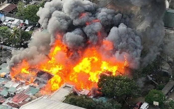 Phát hiện vợ ngoại tình, người đàn ông phóng hỏa khiến 300 ngôi nhà bị cháy