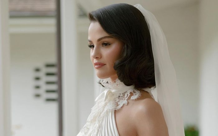 Selena Gomez bị người hâm mộ yêu cầu ly hôn