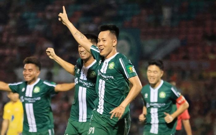 Đội của Công Phượng thắng đậm