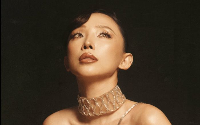 Tóc Tiên tung ảnh mặc váy xuyên thấu táo bạo