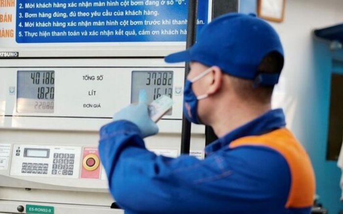 Giá xăng dầu hôm nay 28/2: Tăng cực mạnh