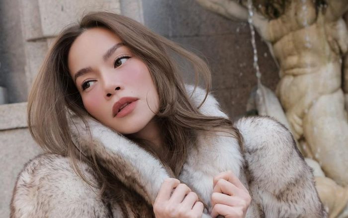 Hồ Ngọc Hà diện style giấu quần trên phố Italy