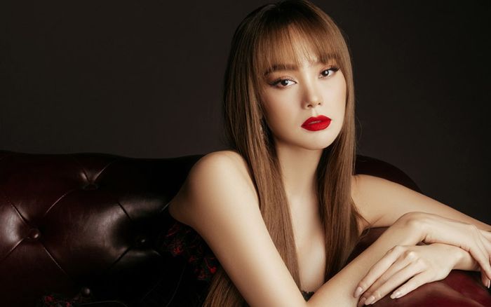 'Sốc' trước loạt ảnh của Minh Hằng