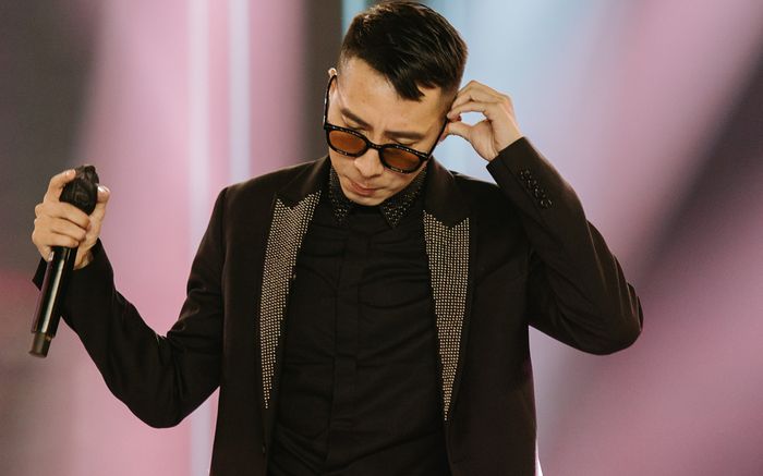 Nam ca sĩ nổi tiếng showbiz Việt thừa nhận mất giọng suốt 2 năm, cầu cứu khán giả