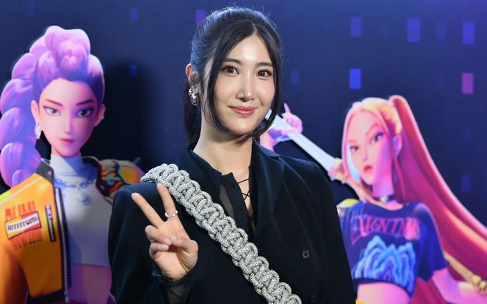 Chủ nhân hit 'Golden' bị chỉ trích vì album của BLACKPINK