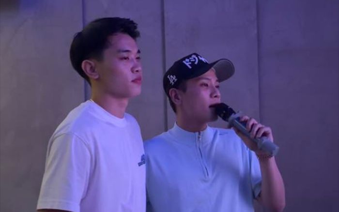 'Kiếp nạn' của nam ca sĩ nổi tiếng khi chụp ảnh chung với Đình Bắc