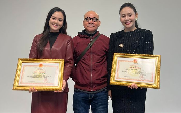 Dàn diễn viên Lằn ranh báo tin vui