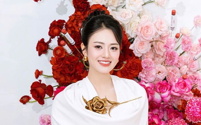 Việt Hoa rạng rỡ trước thềm đám cưới