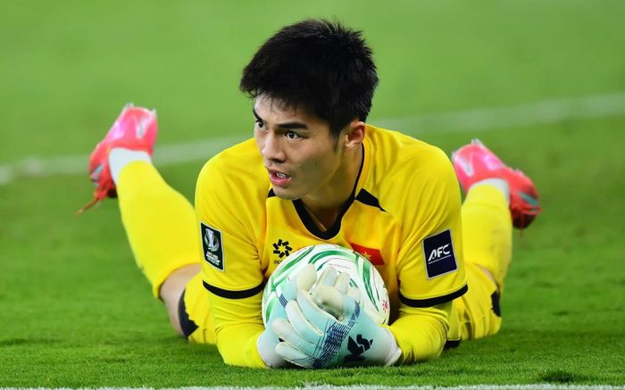 Transfermarkt đánh giá Trần Trung Kiên đã vượt xa thủ môn Bùi Tiến Dũng