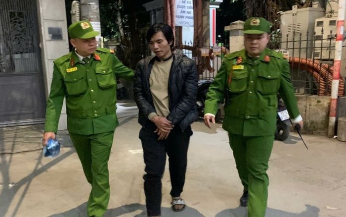 Bắt đối tượng trộm cắp tài sản, ngỡ ngàng khi kiểm tra bên trong túi xách