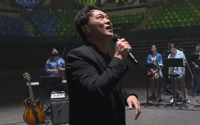 Nam ca sĩ được chính quyền 'thưởng nóng' 3,5 tỷ đồng