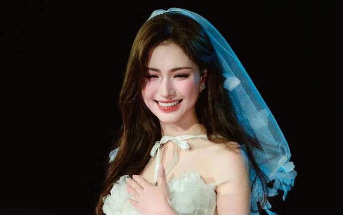 Hòa Minzy nói rõ về mối quan hệ kéo dài 12 năm