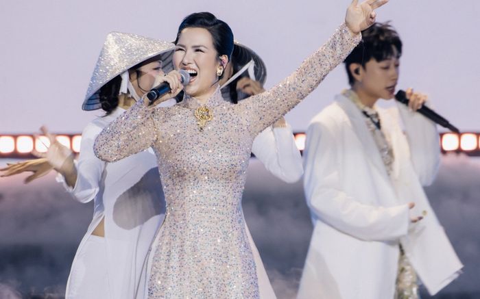 Võ Hạ Trâm liên tục gặp sự cố khi hát live