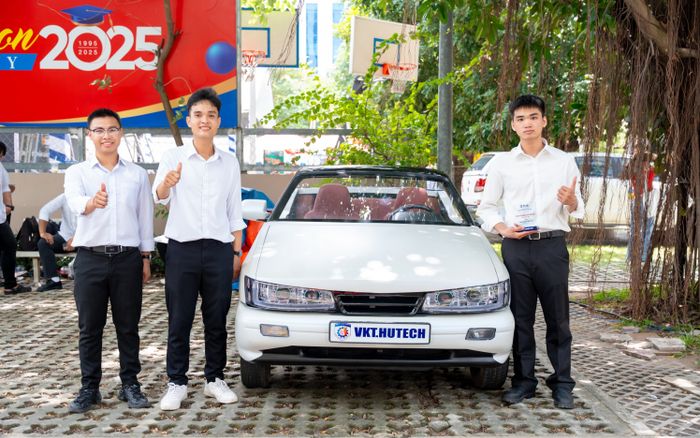 Từ trạm sạc đến lưới điện thông minh: Sinh viên HUTECH tiếp cận hạ tầng xe điện cùng chuyên gia