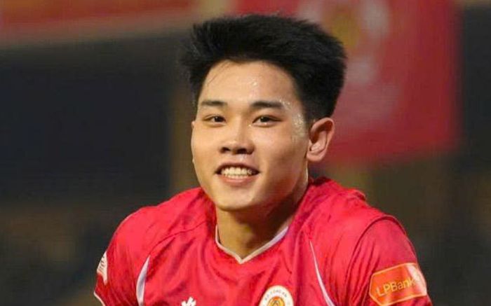 Quyết định khôn ngoan của tiền đạo Đình Bắc