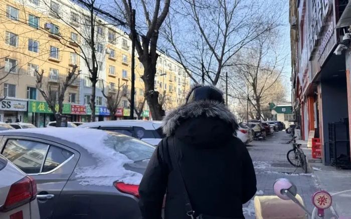 Chi hơn 2 tỷ đồng để tặng quà cho cô gái trên mạng, người đàn ông 52 tuổi nhận 'kết cục' đau lòng