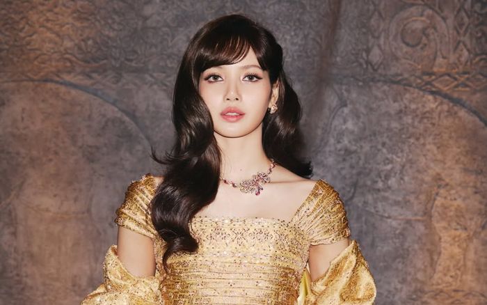 Lisa (BLACKPINK) bị chỉ trích sau khi báo tin mừng