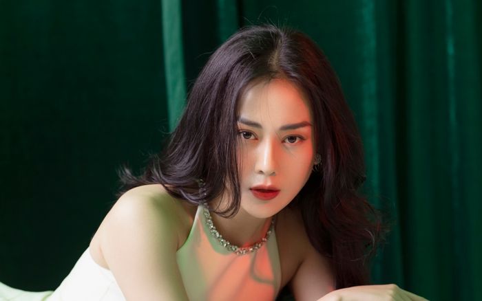 Sự im lặng có chủ đích của Phương Oanh