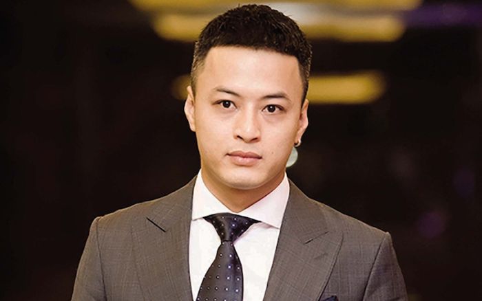 Chỉ mới trở lại, Hồng Đăng đã gây tranh luận