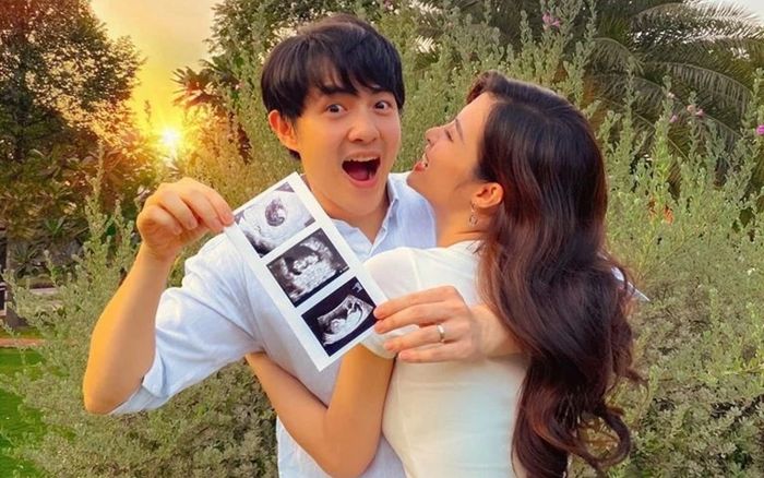 Đông Nhi lại có thai?